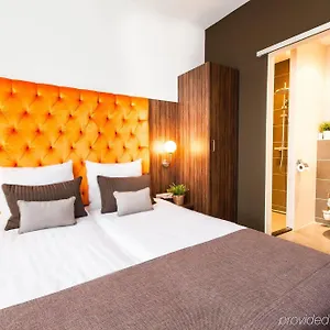 *** Hotel La Reine Nederland